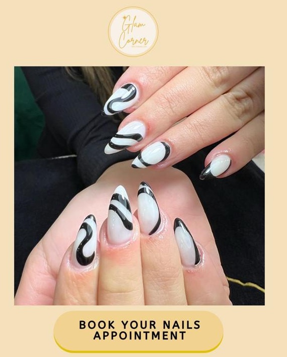 نقش سويرل أبيض وأسود في صالون جلام كورنر القاهرة